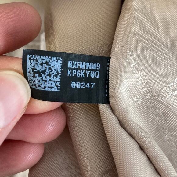 MICHAEL KORS, IVORY PEBBLED LEATHER SHOULDER BAG (ASIS) - Picture 14 of 15